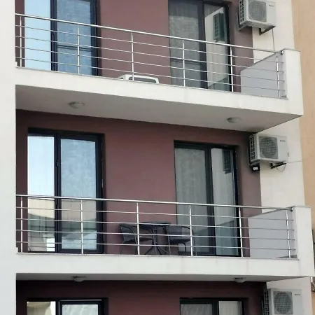 White Mamaia